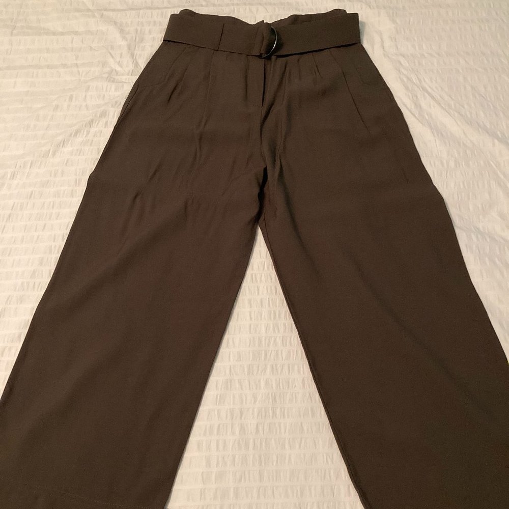 NWOT High waisted 3/4 length linen pants